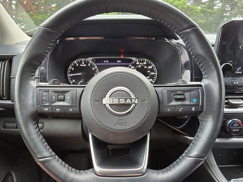 Used 2023 Nissan Pathfinder SL w/ Lighting Package (N92) FWD image 15