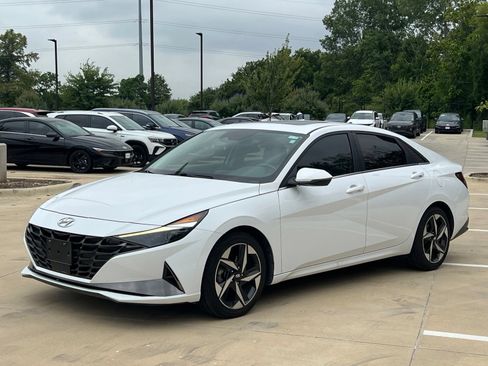 Certified 2021 Hyundai Elantra Limited FWD image 5