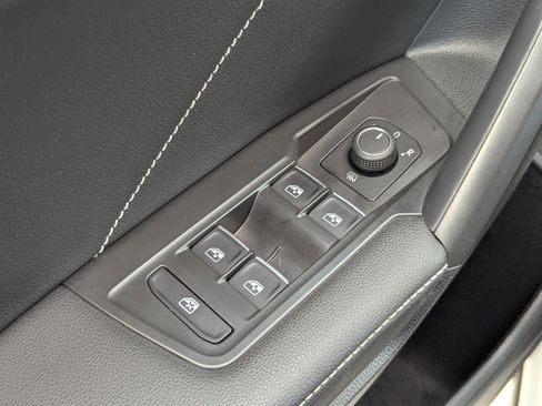 Used 2022 Volkswagen Tiguan SE image 15