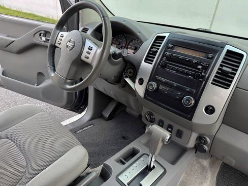 Used 2011 Nissan Frontier SV w/ SV Premium Utility Pkg image 29