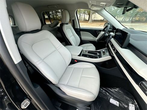 New 2026 Lincoln Aviator AWD image 27