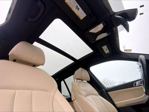 Used 2021 BMW X5 xDrive40i w/ Premium Package image 13