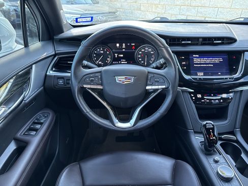 Used 2023 Cadillac XT6 Premium Luxury w/ Technology Package image 11