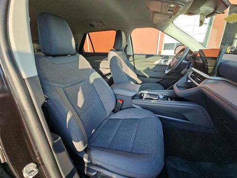 Used 2025 Ford Explorer Active AWD/4WD image 29