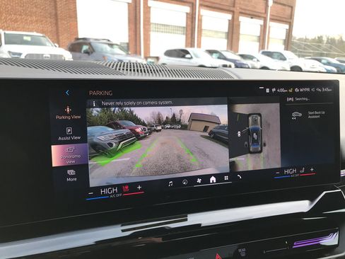 Used 2024 BMW 530i xDrive w/ Premium Package image 25