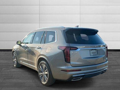 Used 2022 Cadillac XT6 Premium Luxury FWD image 3