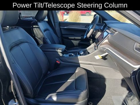 New 2025 Jeep Grand Cherokee Limited w/ Luxury Tech Group II image 17