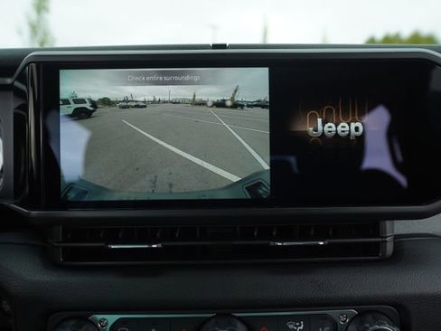 New 2025 Jeep Gladiator Sport image 26