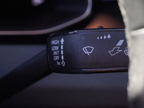 Used 2025 Volkswagen Jetta SE image 29