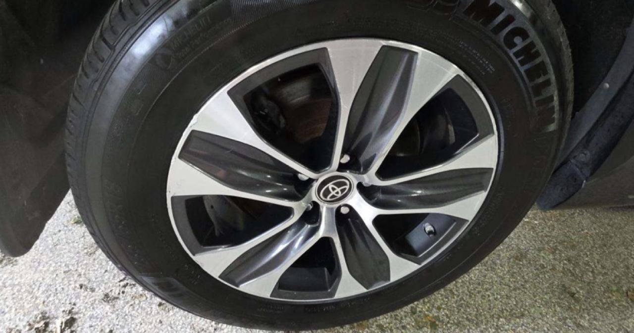 Used 2022 Toyota Highlander XLE AWD/4WD image 19