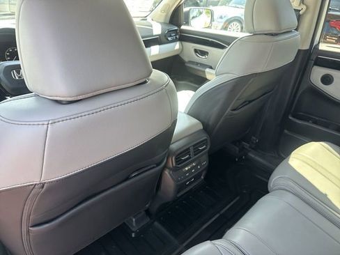 Certified 2023 Honda Pilot Touring image 24