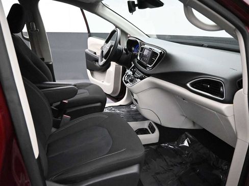 Used 2023 Chrysler Voyager LX FWD image 27