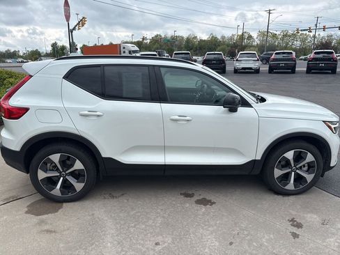 Certified 2026 Volvo XC40 B5 Plus AWD/4WD image 6