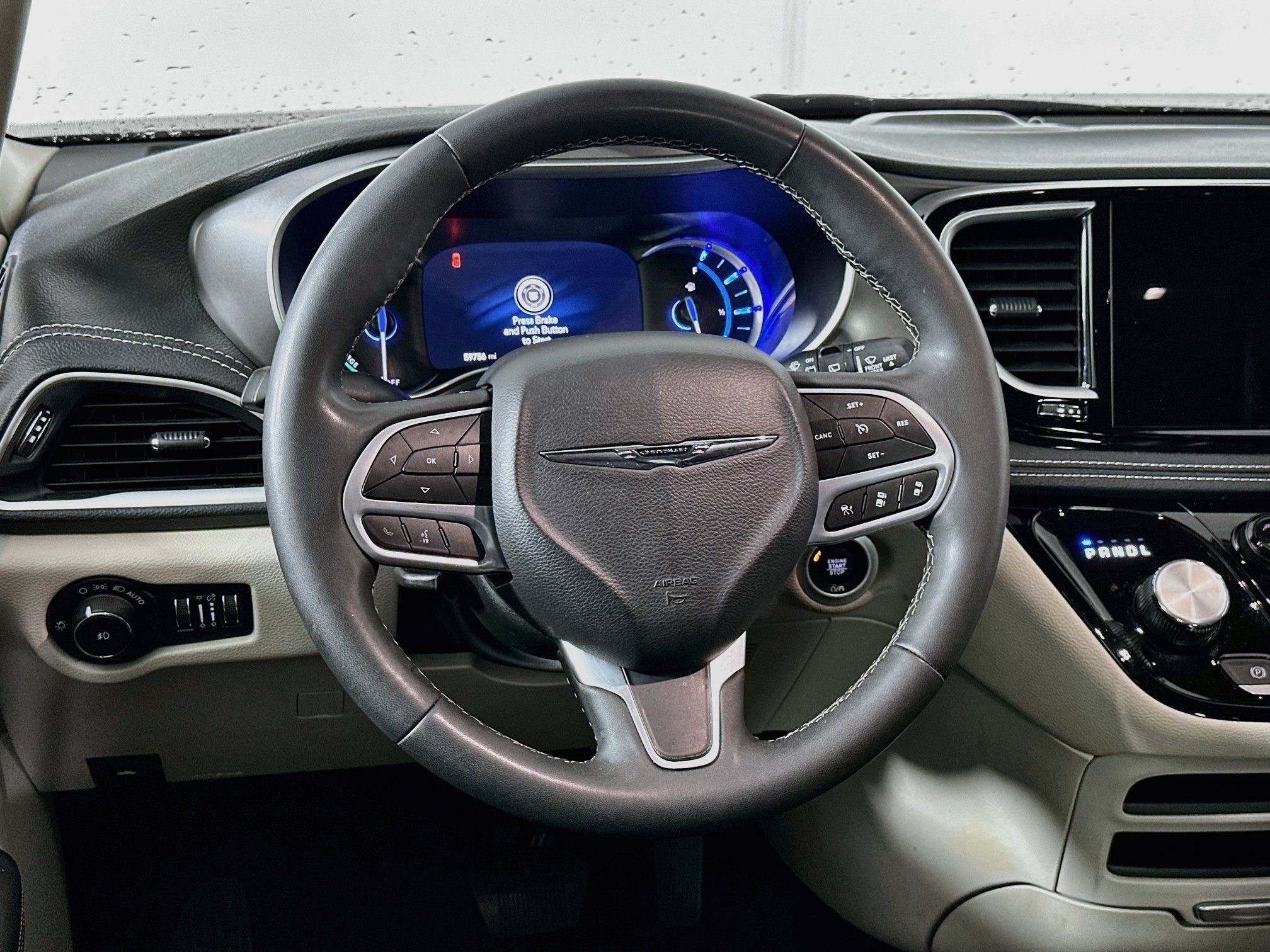 Used 2023 Chrysler Pacifica Touring-L FWD image 18