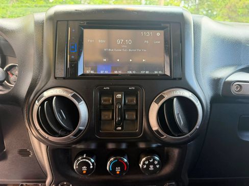 Used 2013 Jeep Wrangler Unlimited Sport AWD/4WD image 13