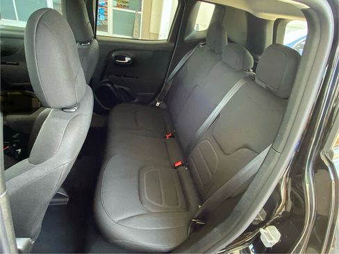 Used 2021 Jeep Renegade Latitude FWD image 24