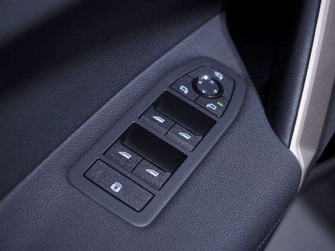 Used 2024 BMW iX xDrive50 image 16