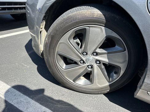 Used 2017 Hyundai Sonata Limited image 4