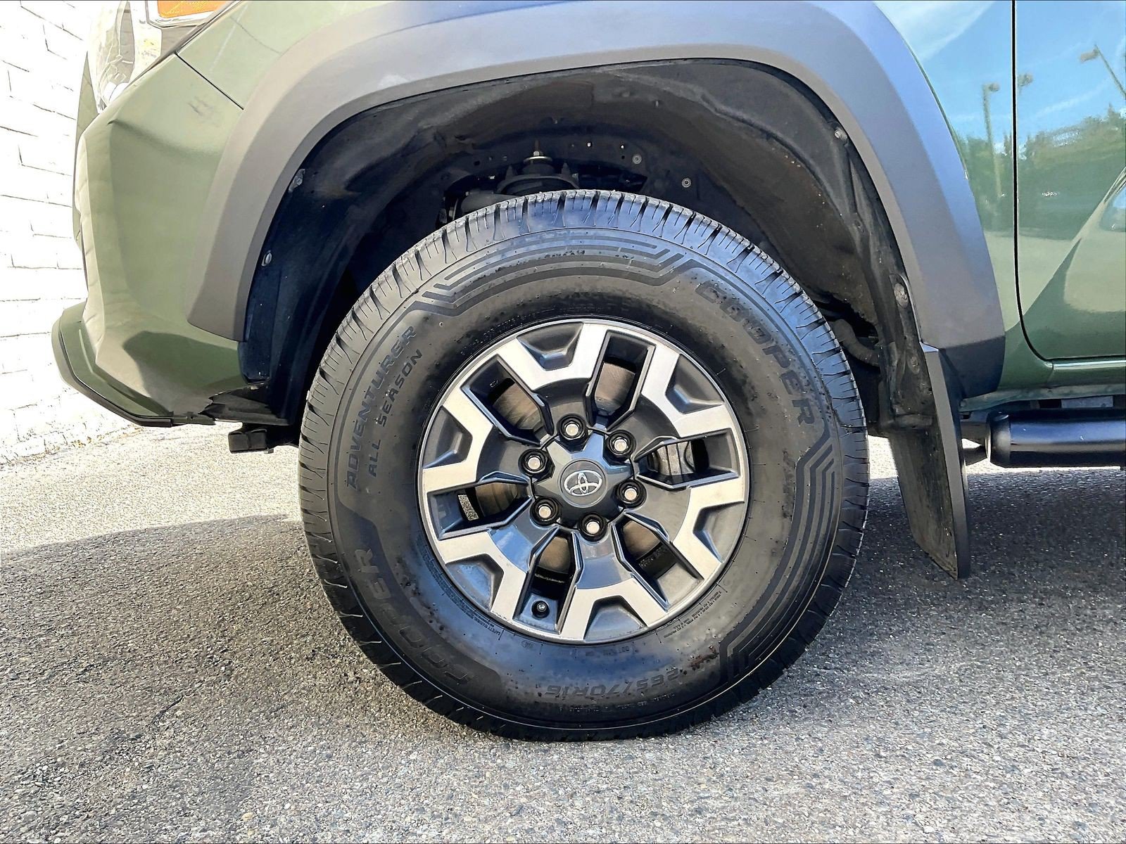 Used 2021 Toyota Tacoma TRD Off-Road w/ TRD Premium Off Road Package AWD/4WD image 8