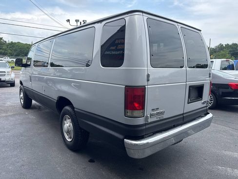 Used 2006 Ford E-350 and Econoline 350 XLT RWD image 6