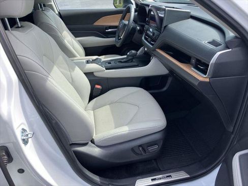 Certified 2025 Toyota Grand Highlander AWD Hybrid image 39
