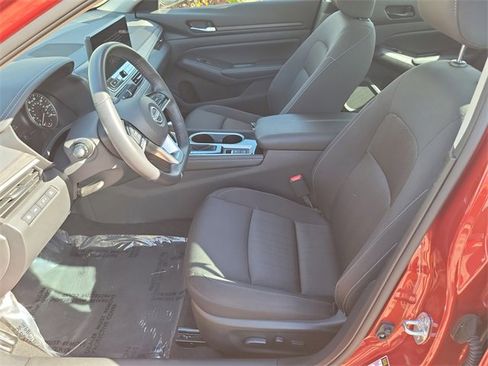 Used 2024 Nissan Altima 2.5 SV w/ SV Premium Package image 12