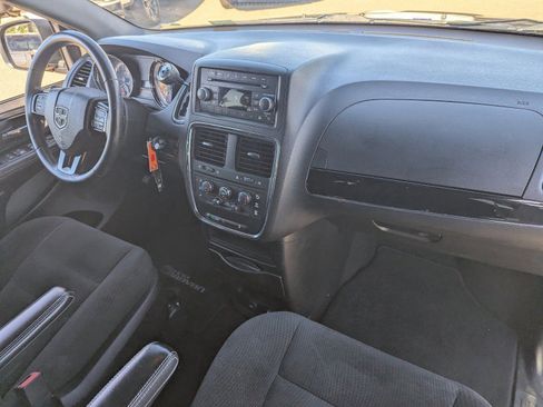 Used 2016 Dodge Grand Caravan SE FWD image 13