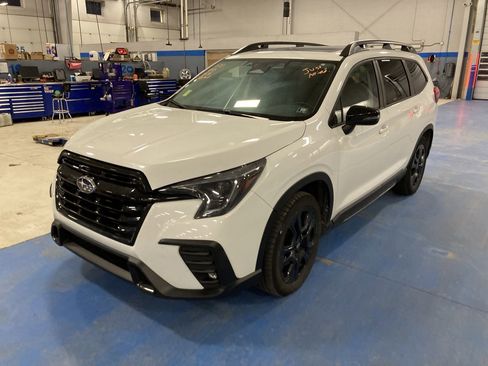 Used 2023 Subaru Ascent Onyx Edition image 3