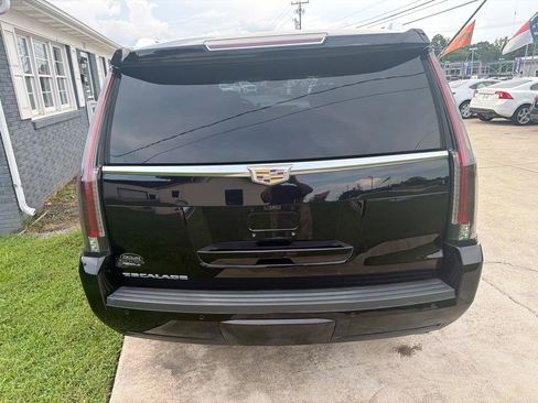 Used 2018 Cadillac Escalade Premium Luxury AWD/4WD image 12
