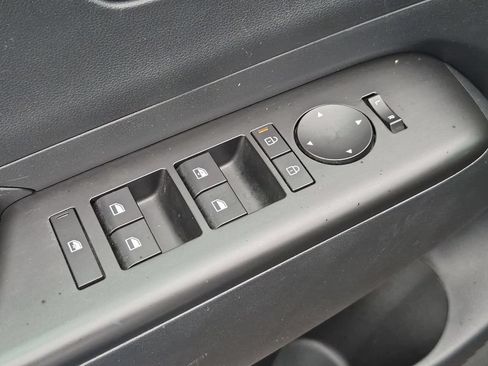 Used 2025 Hyundai Kona SEL FWD image 13
