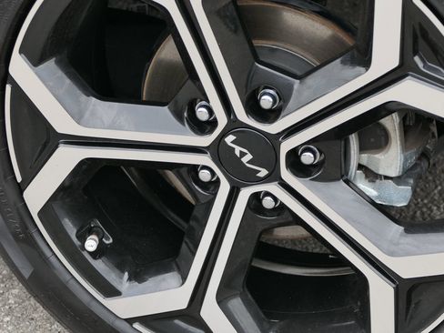 Used 2023 Kia Niro EX Touring image 11
