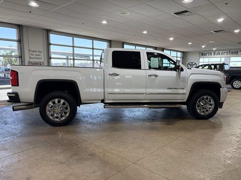 Used 2016 GMC Sierra 2500 Denali w/ Duramax Plus Package AWD/4WD image 3