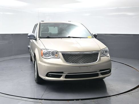 Used 2015 Chrysler Town & Country Limited Platinum w/ Trailer Tow Group FWD image 4
