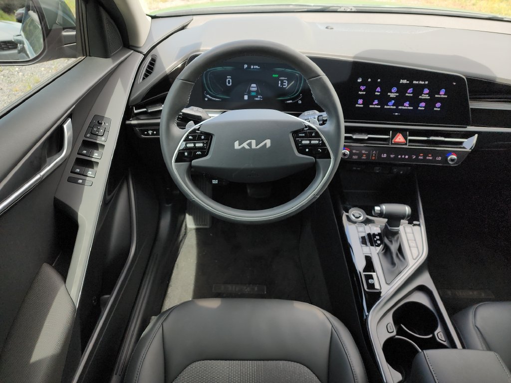 Used 2023 Kia Niro EX FWD image 17