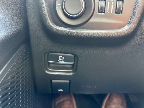 Used 2024 Jeep Grand Cherokee Laredo RWD image 26