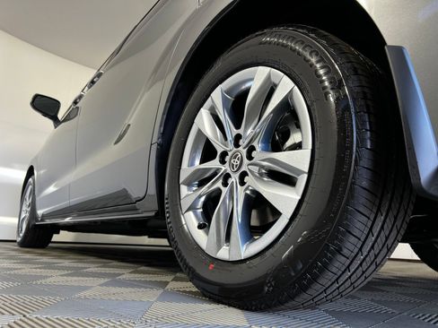 Used 2026 Toyota Sienna Limited FWD image 29