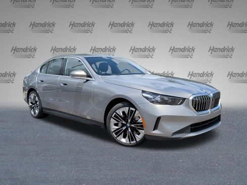 Used 2026 BMW 530i RWD image 2