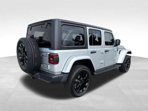 Used 2023 Jeep Wrangler Unlimited Sahara w/ Cold Weather Group AWD/4WD image 17