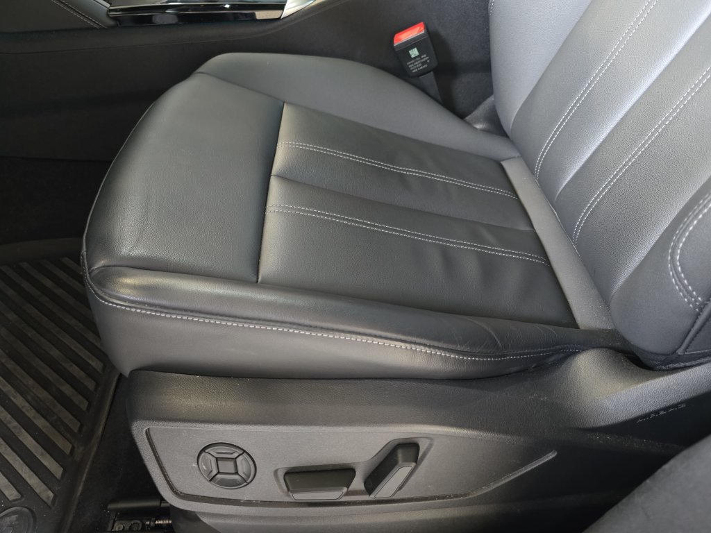 Used 2025 Audi Q5 Premium w/ Convenience Package AWD/4WD image 32