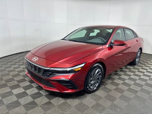 Certified 2024 Hyundai Elantra SEL image 7