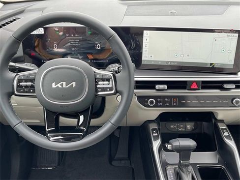 New 2025 Kia Sorento S image 6