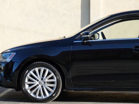 Used 2011 Volkswagen Jetta SEL FWD image 11