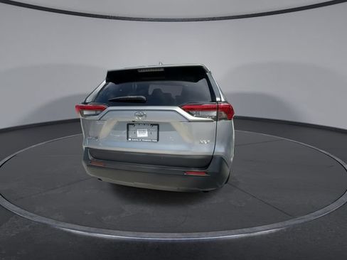 Used 2019 Toyota RAV4 XLE Premium FWD image 7