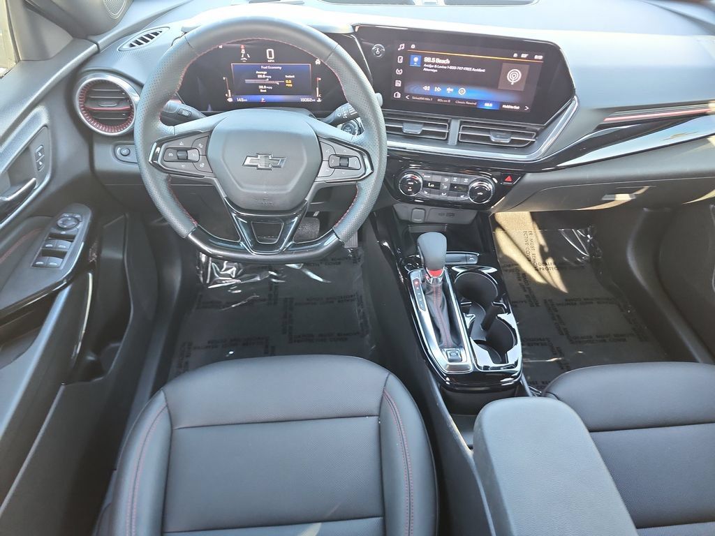 Used 2024 Chevrolet Trax RS w/ Sunroof Package FWD image 19