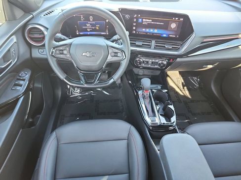 Used 2024 Chevrolet Trax RS w/ Sunroof Package FWD image 19