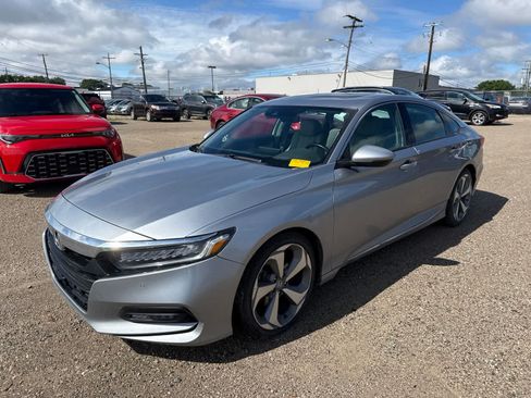 Used 2018 Honda Accord Touring image 1