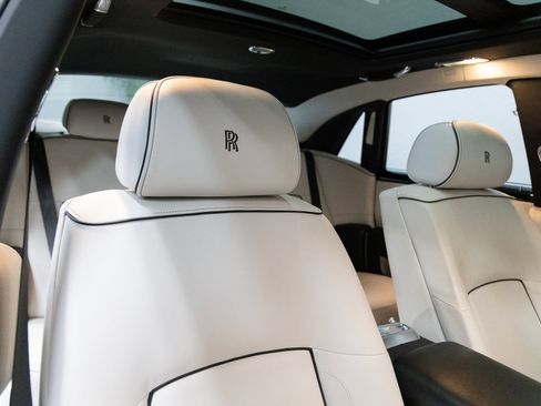 Used 2014 Rolls-Royce Ghost image 26