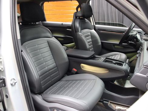 Used 2024 Kia EV9 Land image 40