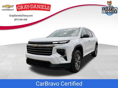 Certified 2025 Chevrolet Traverse LT FWD image 1