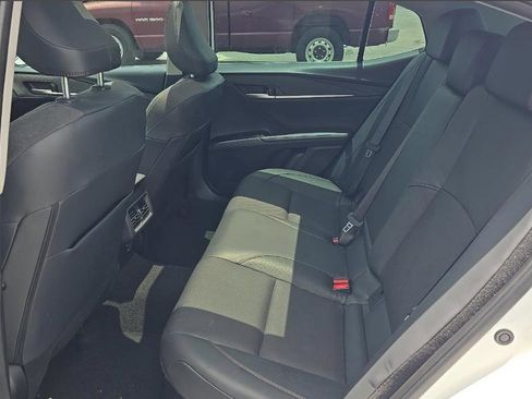 Used 2025 Toyota Camry XLE FWD image 10